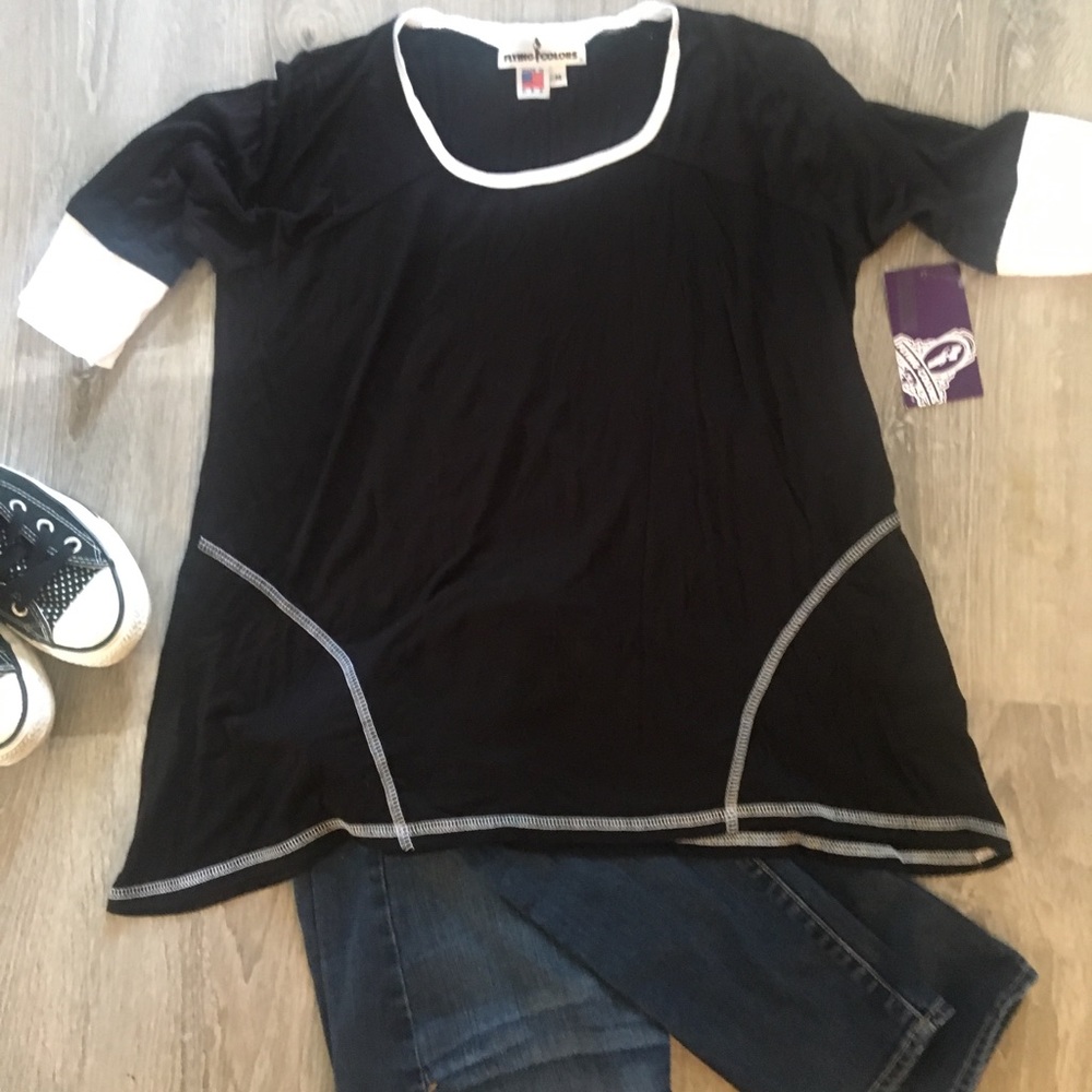 Black and white top, size M, NWT